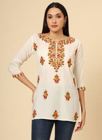 Garb These Beautiful Looking Readymade Short Kurti.These Kurti is Fabricated On Rayon.Its Beautified With Designer Chikankari Thread Embroidery Work.