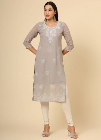 Garb These Beautiful Looking Readymade Kurti.These Kurti is Fabricated On Georgette.Its Beautified With Designer Chikankari Thread Embroidery Work.