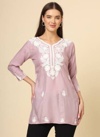 Looking These Beautiful Looking Readymade Short Kurti.These Kurti is Fabricated On Rayon.Its Beautified With Designer Chikankari Thread Embroidery Work.