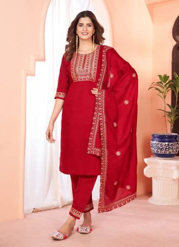 Garb These Suit in Fine Colored Pair With Bottom And Dupatta.These Top And Bottom Are Fabricated On Viscose Chanderi Pair With Viscose Chanderi Dupatta.Its Beautified With Designer Embroidery Work.