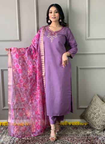 Garb These Suit in Fine Colored Pair With Bottom And Dupatta.These Top And Bottom Are Fabricated On Viscose Chanderi Pair With Nylone Jacquard Dupatta.Its Beautified With Designer Embroidery Work.