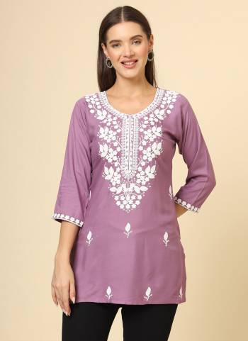 Looking These Beautiful Looking Readymade Short Kurti.These Kurti is Fabricated On Rayon.Its Beautified With Designer Chikankari Thread Embroidery Work.