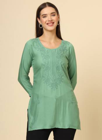 Looking These Beautiful Looking Readymade Short Kurti.These Kurti is Fabricated On Rayon.Its Beautified With Designer Lucknowi Chikankari Thread Embroidery Work.