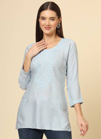 Looking These Beautiful Looking Readymade Short Kurti.These Kurti is Fabricated On Rayon.Its Beautified With Designer Lucknowi Chikankari Thread Embroidery Work.