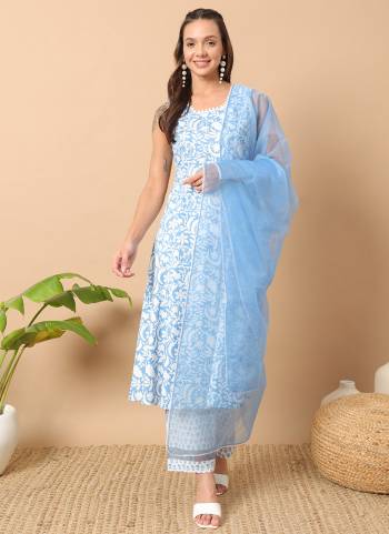 Garb These Beautiful Looking Readymade Suits.These Top And Bottom Are Cotton And Dupatta Are Chiffon Fabricated.Its Beautified With Disigner Printed.