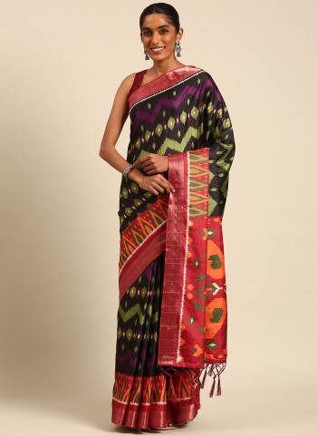 Looking These Fastive Wear Saree in Fine Colored.These Saree And Blouse is Fabricated On Cotton.Its Beautified With Weavon Designer Borser With Digital Printed.