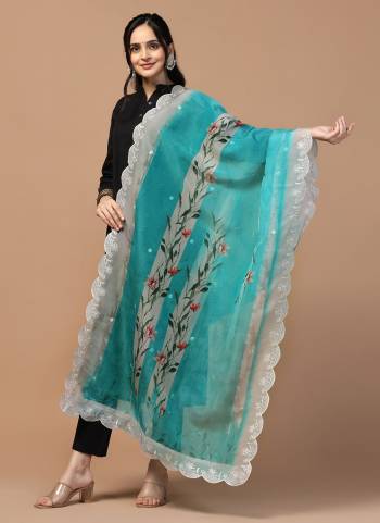 Grab These Beautiful Colored Ethnic Dupatta.This Dupatta is Fabricated On Beautiful Organza Fabric . It Is Beautified With Beautiful Digital Prints And Resham Embroidery Work.