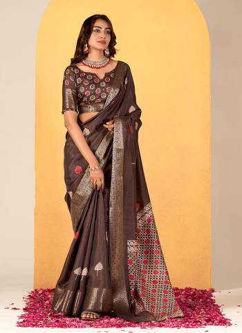 Looking These Party Wear Saree in Fine Dusty Colored.These Saree And Blouse is Fabricated On Dola Silk.Its Beautified With Weaving Designer With Foil Printed.