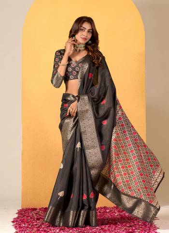 Looking These Party Wear Saree in Fine Dusty Colored.These Saree And Blouse is Fabricated On Dola Silk.Its Beautified With Weaving Designer With Foil Printed.