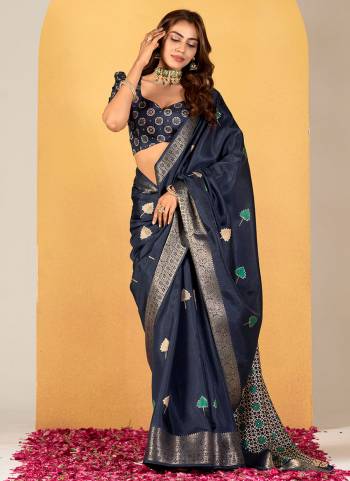 Looking These Party Wear Saree in Fine Dusty Colored.These Saree And Blouse is Fabricated On Dola Silk.Its Beautified With Weaving Designer With Foil Printed.