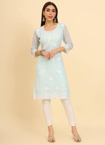 Garb These Beautiful Looking Readymade Kurti.These Kurti is Fabricated On Georgette.Its Beautified With Designer Lucknowi Chikankari Thread Embroidery Work.