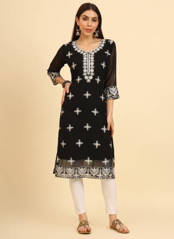 Garb These Beautiful Looking Readymade Kurti.These Kurti is Fabricated On Georgette.Its Beautified With Designer Lucknowi Chikankari Thread Embroidery Work.