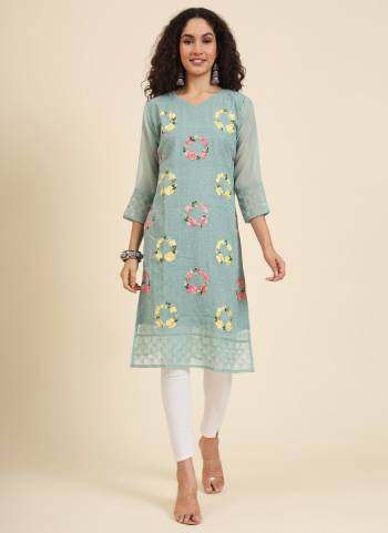 Looking These Beautiful Looking Readymade Kurti.These Kurti is Fabricated On Georgette.Its Beautified With Designer Lucknowi Chikankari Multy Thread Embroidery Work.