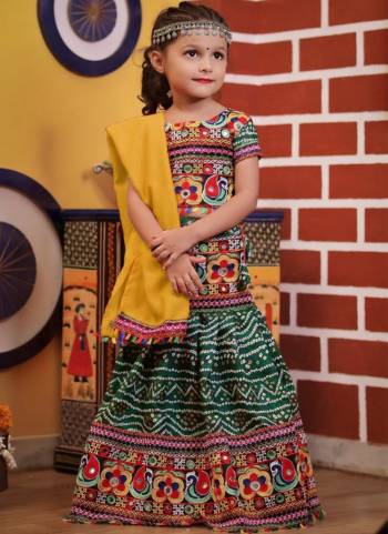 For A Designer Look,Grab These Kidswear Readymade Navratri Collection in Fine Colored.These Blouse And Lahenga Are Fabricated On Cotton Pair With Cotton Dupatta.Its Beautified With Designer Bandhani Printed,Embroidery Work.