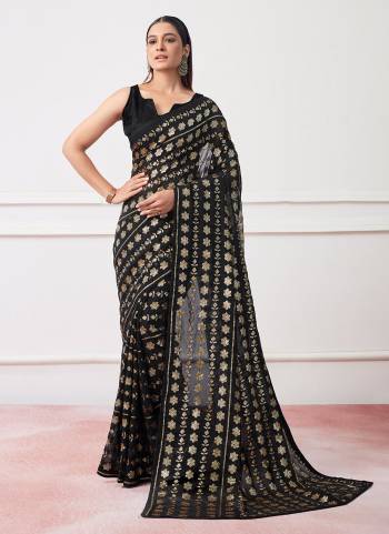 Grab These Party Wear Saree in Fine Colored.These Saree is Fabricated On Georgett Pair With Art Silk Blouse.Its Beautified With Designer Embroidery Work.