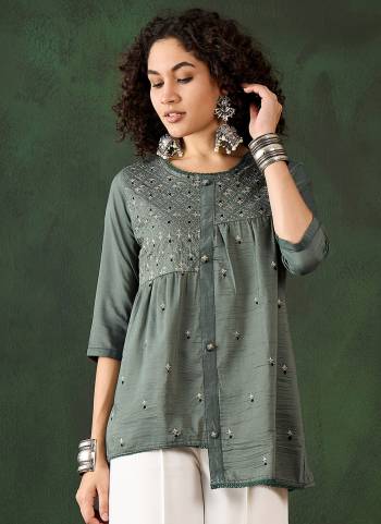 Attrective These Beautiful Looking Readymade Short Kurti.These Kurtis Fabricated On Viscose Rayon.Its Beautified With Designer Embroidery Work.