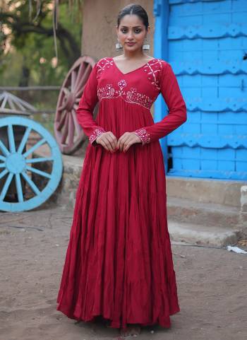 Attrective Looking These Beautiful Looking Readymade Long Gown.These Gown is Fabricated On Rayon.Its Beautified With Designer Real Mirror Embroidery Work.