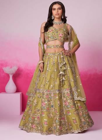 Attrective Looking This Partywear Fine Color Fancy Heavy Designer Choli And Lahenga Fabriced On Net And Dupatta Net In Fabricated Beautified With Attrective Designer Heavy EmbroideryWork. Buy Now.