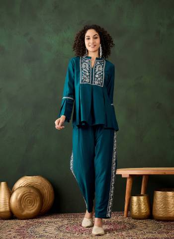 Garb These Beautiful Looking Readymade Western Co Ord Set.These Kurti And Bottom Fabricated On Chinon.Its Beautified With Designer Embroidery Work.