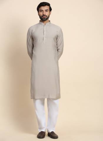 For A festive Wear,Grab These Readymade Kurta Payjama in Fine Colored.These Kurta is Fabricated On Viscose Rayon And Art Silk Bottom With Solid Pain Designer.Buy Now.