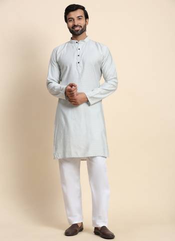 For A festive Wear,Grab These Readymade Kurta Payjama in Fine Colored.These Kurta is Fabricated On Viscose Rayon And Art Silk Bottom With Solid Pain Designer.Buy Now.