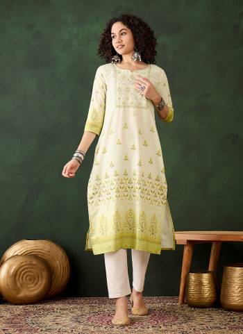 Attrective These Beautiful Looking Readymade Kurti.These Kurtis Fabricated On Rayon.Its Beautified With Printed,Embroidery Work.