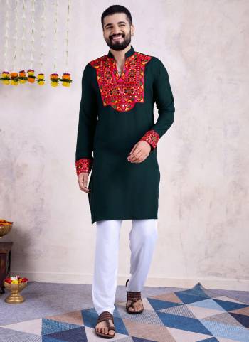 For A Festive Wear,Grab These Readymade Kurta Pair in Fine Colored.These Kurta Are Rayon Fabricated on Pair.Its Beautified With Mirror ,Thread Embroidery Work.