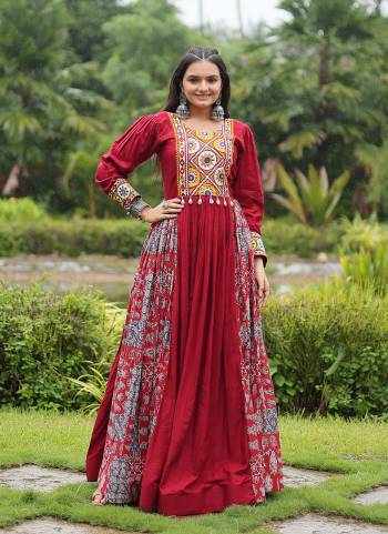 Garb These Beautiful Looking  Readymade Long Gown.These Gown is Fabricated On Rayon.Its Beautified With Designer Kutchi Gamthi Patch Work.