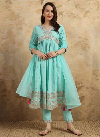 Grab These Readymade Suit in Fine Colored Pair With Bottom And Dupatta.These Top And Bottom Are Fabricated On Rayon Slub Pair With Organza Dupatta.Its Beautified With Designer Foil Printed.