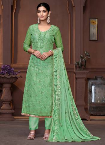 Garb These Suit in Fine Colored Pair With Bottom And Dupatta.These Top Are Viscose Organza And Dupatta Are Fabricated On Nazmin Pair With Rayon Bottom.Its Beautified With Designer Pojishan Embroidery, Hand Work.