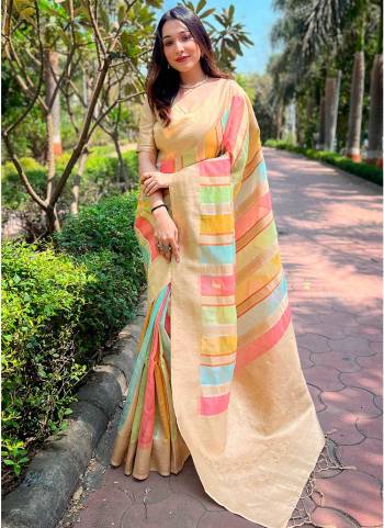 Garb These Party Wear Saree in Fine Colored.These Saree And Blouse is Fabricated On Organza.Its Beautified With Weaving Multy Thread Designer.