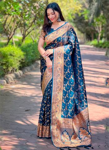  Looking These Party Wear Saree in Fine Colored.These Saree And Blouse is Fabricated On Banarasi Silk.Its Beautified With Weaving Jari Designer.