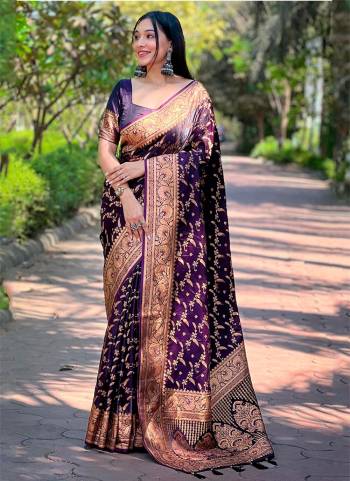  Looking These Party Wear Saree in Fine Colored.These Saree And Blouse is Fabricated On Banarasi Silk.Its Beautified With Weaving Jari Designer.