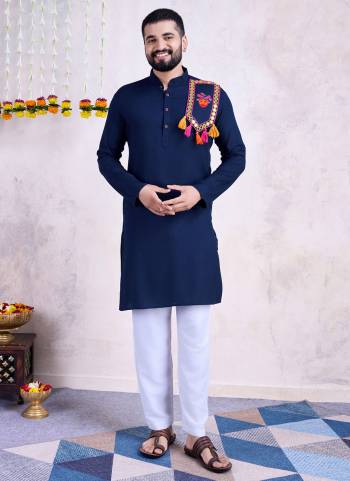 For A Festive Wear,Grab These Readymade Kurta Pair in Fine Colored.These Kurta Are Rayon Fabricated on Pair.Its Beautified With Mirror ,Thread Embroidery Work.