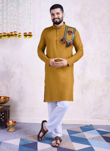 For A Festive Wear,Grab These Readymade Kurta Pair in Fine Colored.These Kurta Are Rayon Fabricated on Pair.Its Beautified With Mirror ,Thread Embroidery Work.