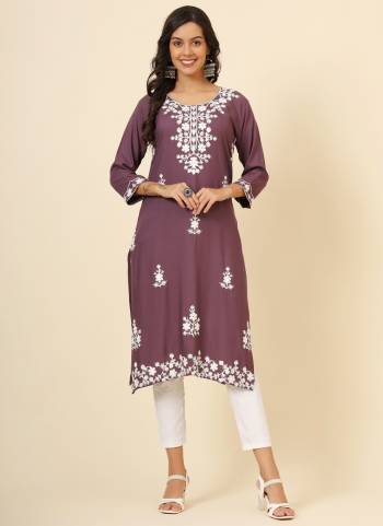 Looking These Beautiful Looking Readymade Kurti.These Kurti is Fabricated On Liva Rayon.Its Beautified With Designer Lucknowi Thread Embroidery Work.