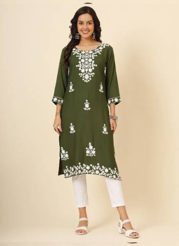 Looking These Beautiful Looking Readymade Kurti.These Kurti is Fabricated On Liva Rayon.Its Beautified With Designer Lucknowi Thread Embroidery Work.