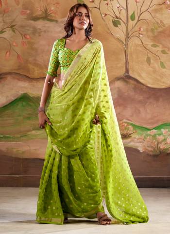 Looking These Party Wear Saree in Fine Colored.These Saree Are Georgette And Blouse is Fabricated On Handloom.Its Beautified With Weaving Jari Butti Designer With Printed Blouse.