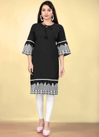 Looking These Beautiful Looking Readymade Kurti In Fine Colored.These Kurti is Fabricated On Cotton.Its Beautified With Designer Thread Embroidery Work.