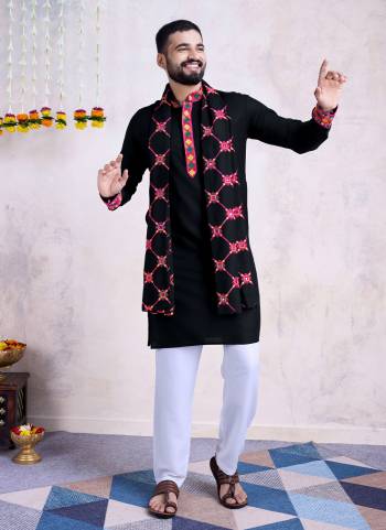 For A Festive Wear,Grab These Readymade Kurta With Dupatta Pair in Fine Colored.These Kurta And Dupatta Are Rayon Fabricated on Pair.Its Beautified With Mirror ,Thread Embroidery Work.