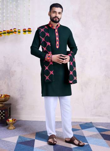 For A Festive Wear,Grab These Readymade Kurta With Dupatta Pair in Fine Colored.These Kurta And Dupatta Are Rayon Fabricated on Pair.Its Beautified With Mirror ,Thread Embroidery Work.