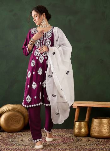 Grab These Beautiful Looking Readymade Suits With Dupatta.These Suit is Fabricated On Top Are Rayon Cotton And Bottom Are Rayon Cotton And Chanderi Dupatta .Its Beautified With Designer Chikankari Embroidery Work.