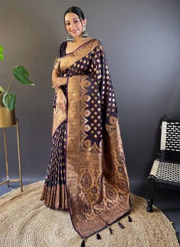 Garb These Party Wear Saree in Fine Colored.These Saree And Blouse is Fabricated On Banarasi Satin Silk.Its Beautified With Weaving Jari Designer.