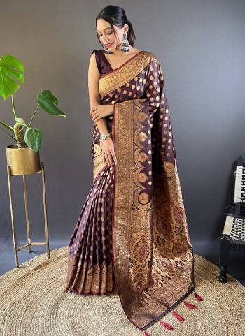 Garb These Party Wear Saree in Fine Colored.These Saree And Blouse is Fabricated On Banarasi Satin Silk.Its Beautified With Weaving Jari Designer.