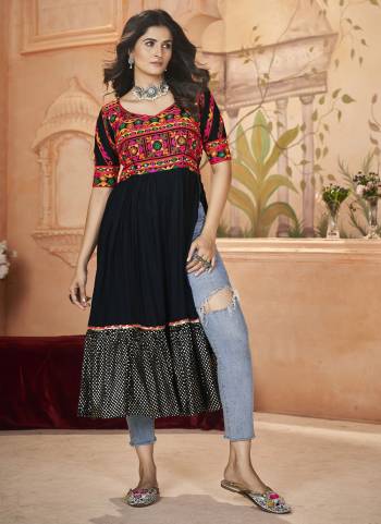 Attrective These Beautiful Looking Designer Kurti.These Kurti Is Fabricated On Rayon.Its Beautified With Designer Printed With Embroidery Work.