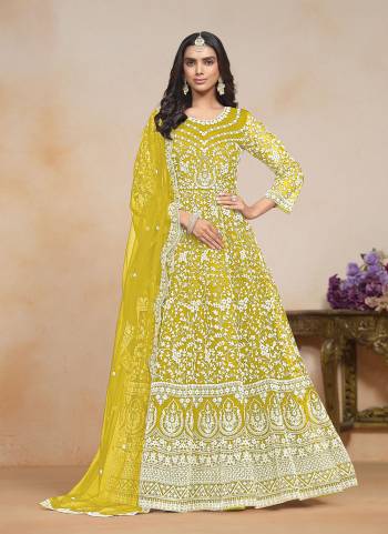 Garb These Party Wear Anarkali Suit in Fine Colored Pair With Bottom And Dupatta.These Top And Dupatta Are Fabricated On Net Pair With Santoon Bottom.Its Beautified With Santoon Inner.Its Beautified With Designer Heavy Embroidery Work.