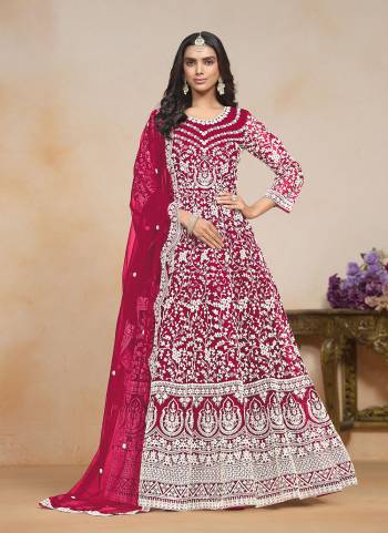 Garb These Party Wear Anarkali Suit in Fine Colored Pair With Bottom And Dupatta.These Top And Dupatta Are Fabricated On Net Pair With Santoon Bottom.Its Beautified With Santoon Inner.Its Beautified With Designer Heavy Embroidery Work.