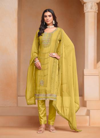 Garb These Beautiful Looking Fine Color Suits.These Top And Dupatta Are Organza Chiffon And Bottom Santoon Fabricated.Its Beautified With Designer Embroidery Work.