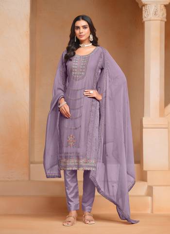 Garb These Beautiful Looking Fine Color Suits.These Top And Dupatta Are Organza Chiffon And Bottom Santoon Fabricated.Its Beautified With Designer Embroidery Work.