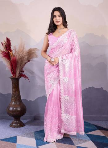 Looking These Party Wear Saree in Fine Colored.These Saree Are Twill Net And Blouse is Art Silk Fabricated.Its Beautified With Designer Sequance Embroidery Work.